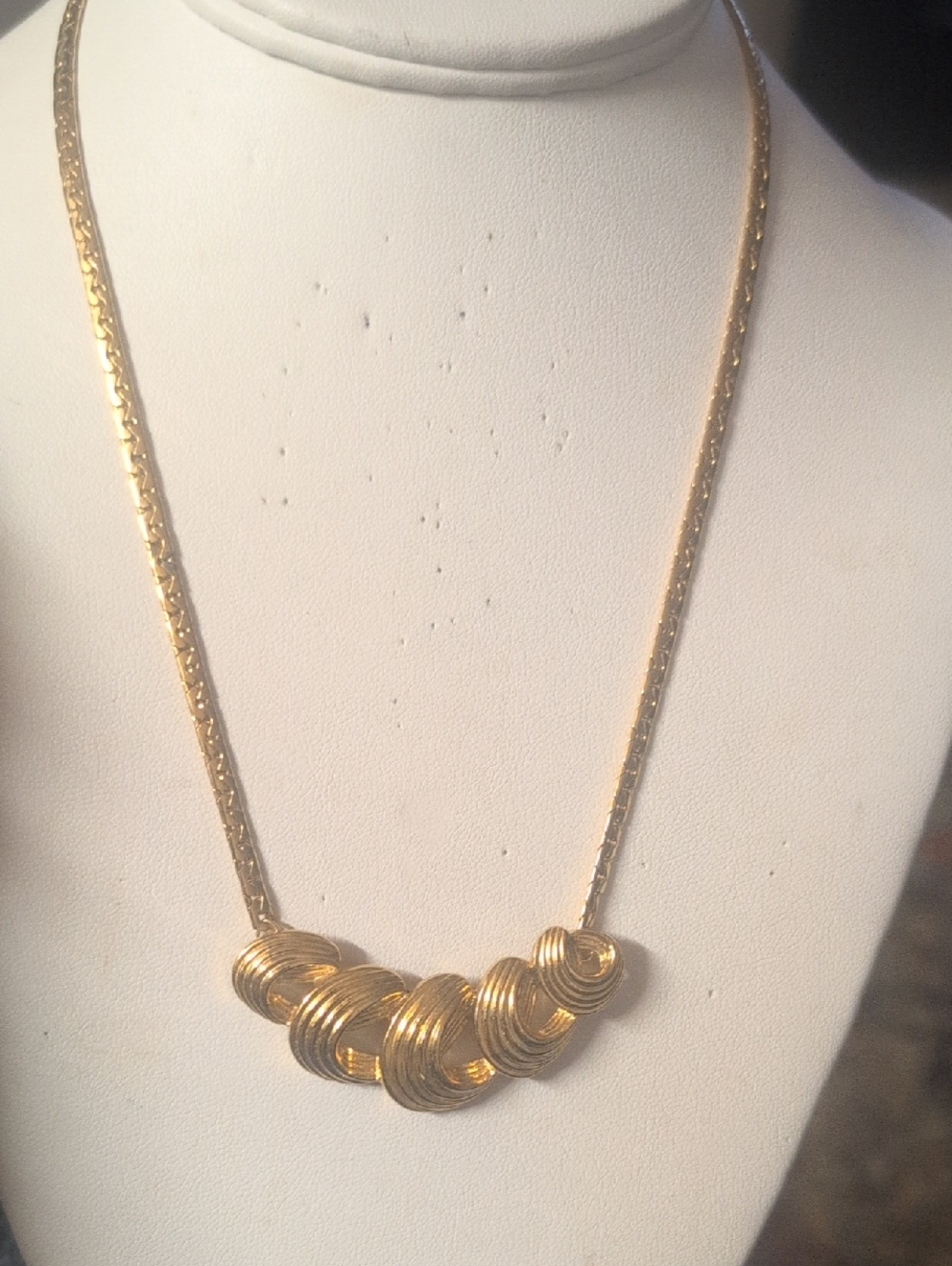 VTG Avon UpGold-Tone Swirl Bead Statement Necklace - Women Jewelry
